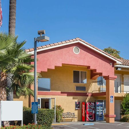 Econo Lodge Inn & Suites Lodi - Wine Country Area Exteriör bild