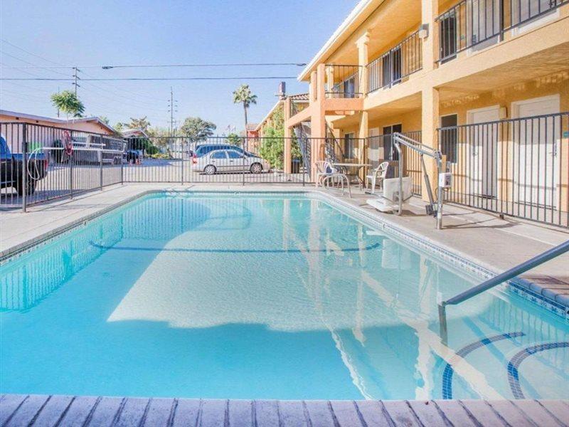 Econo Lodge Inn & Suites Lodi - Wine Country Area Exteriör bild