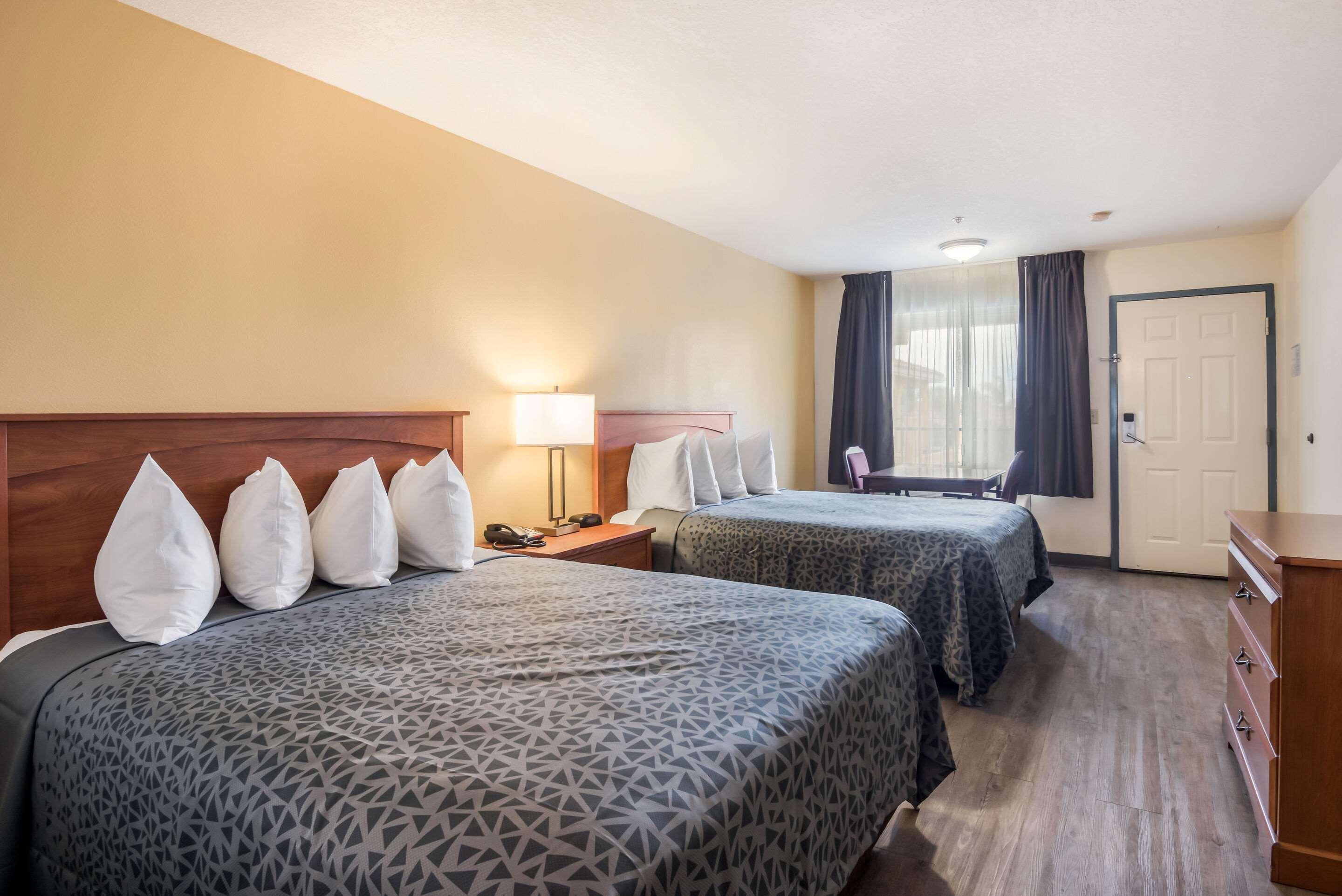 Econo Lodge Inn & Suites Lodi - Wine Country Area Exteriör bild