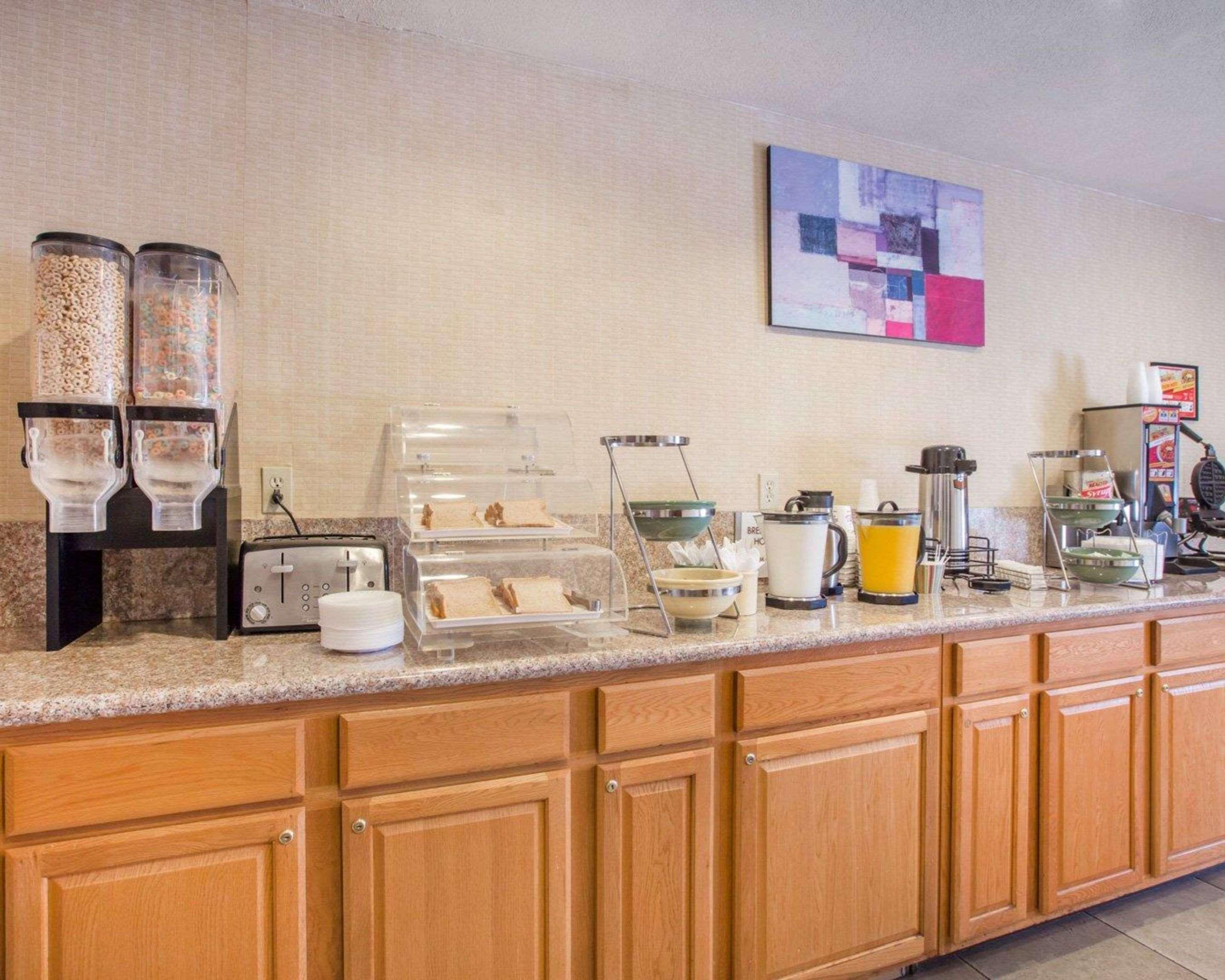 Econo Lodge Inn & Suites Lodi - Wine Country Area Exteriör bild