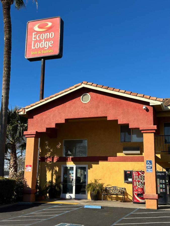 Econo Lodge Inn & Suites Lodi - Wine Country Area Exteriör bild