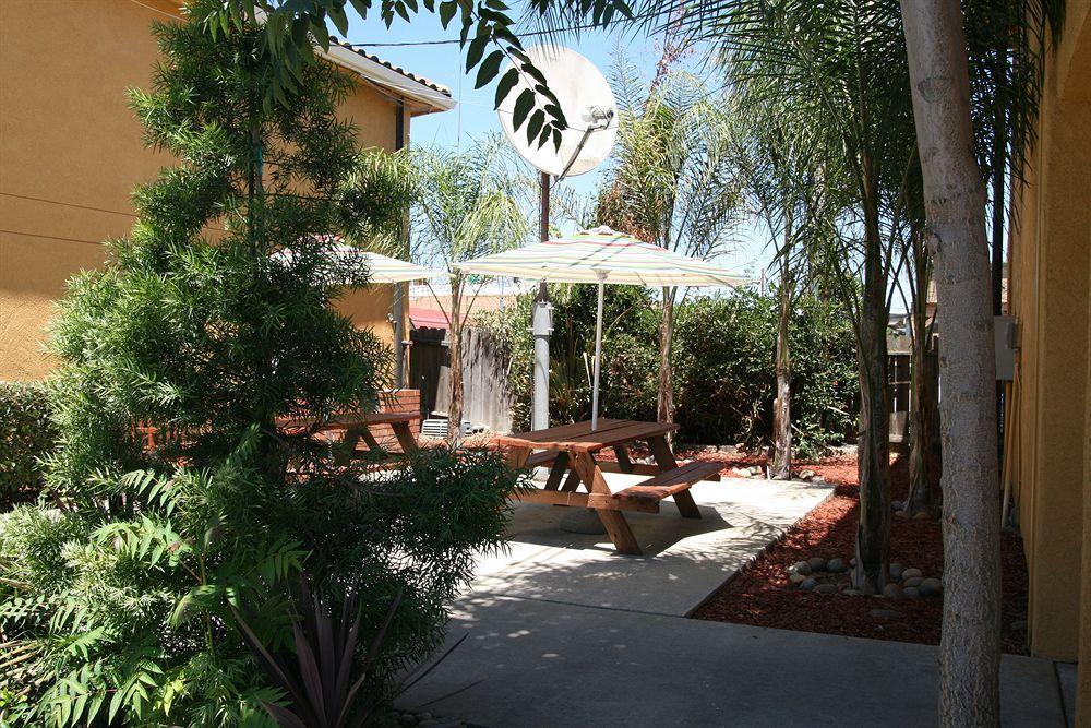 Econo Lodge Inn & Suites Lodi - Wine Country Area Exteriör bild