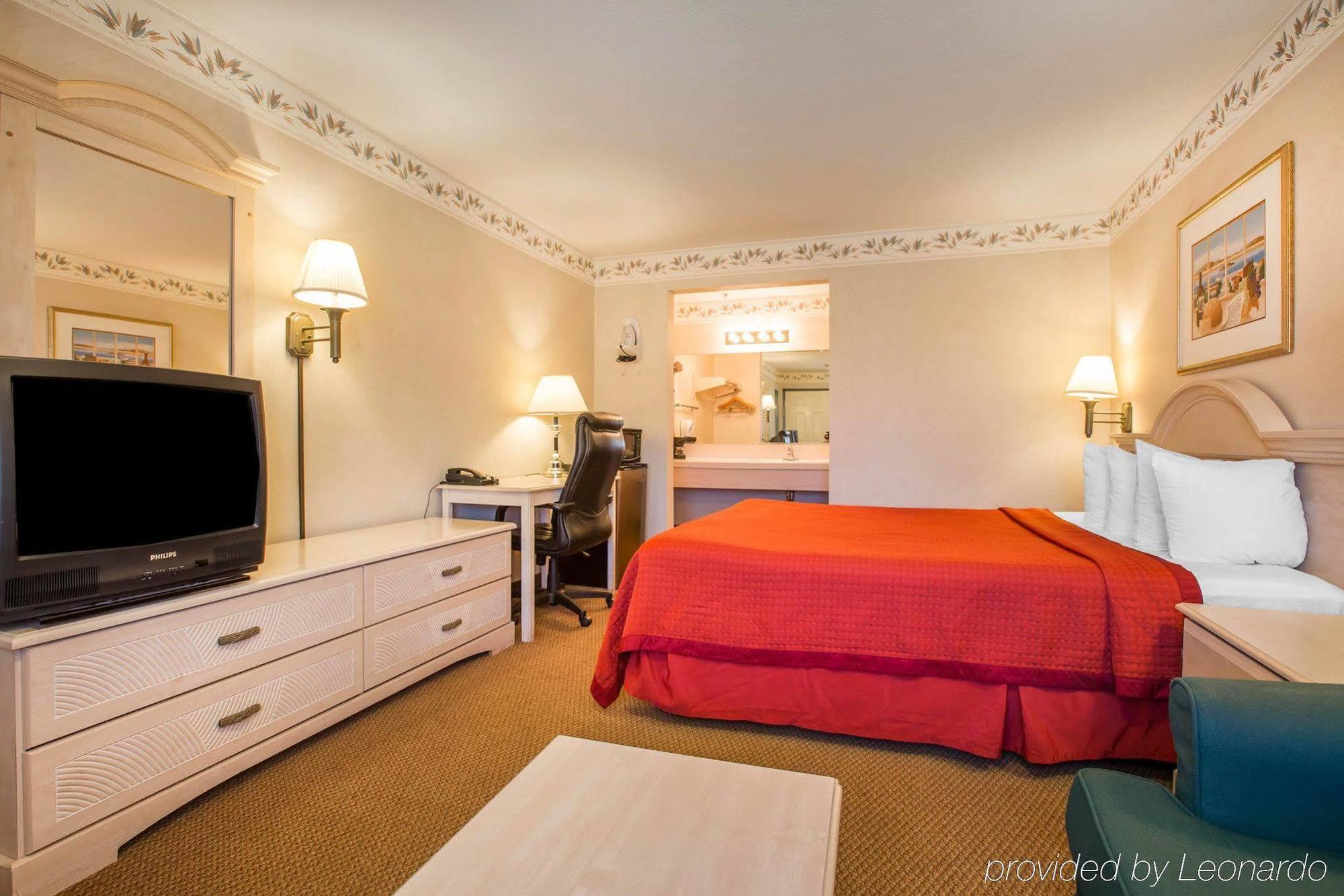 Econo Lodge Inn & Suites Lodi - Wine Country Area Exteriör bild