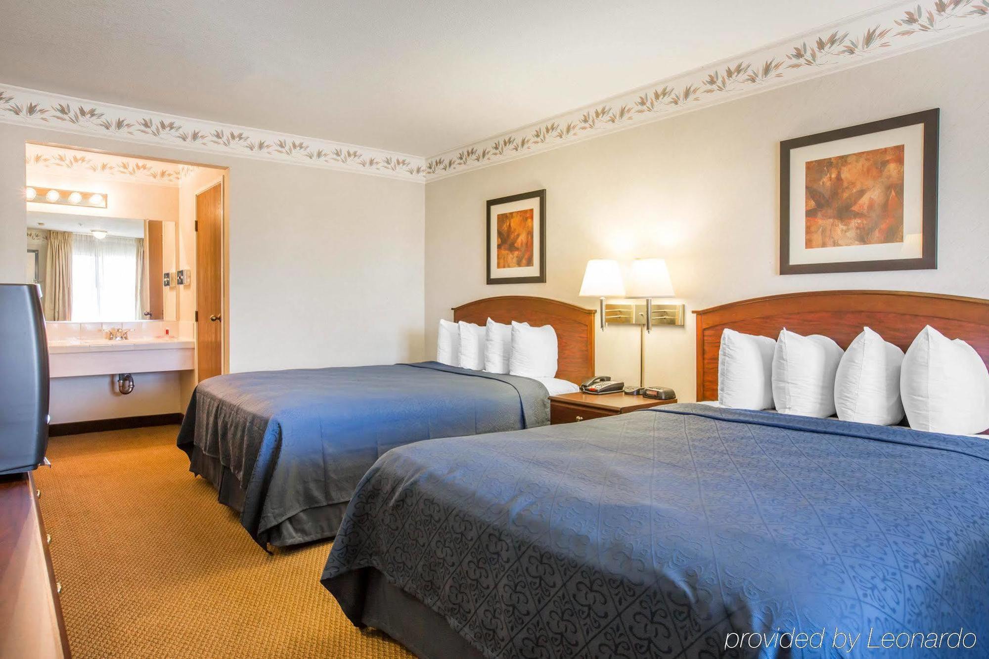 Econo Lodge Inn & Suites Lodi - Wine Country Area Exteriör bild