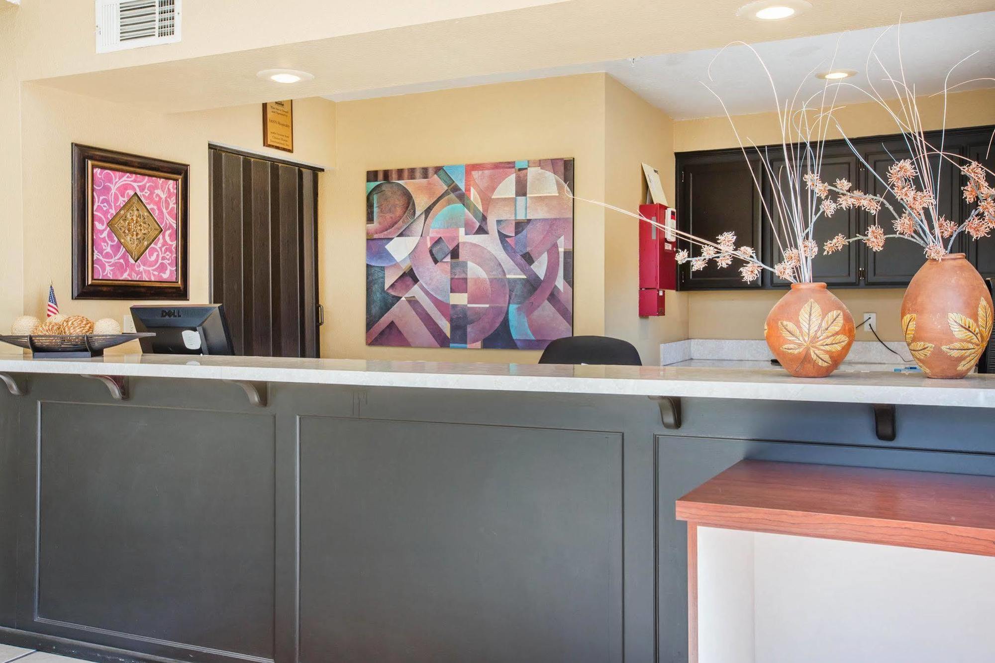 Econo Lodge Inn & Suites Lodi - Wine Country Area Exteriör bild