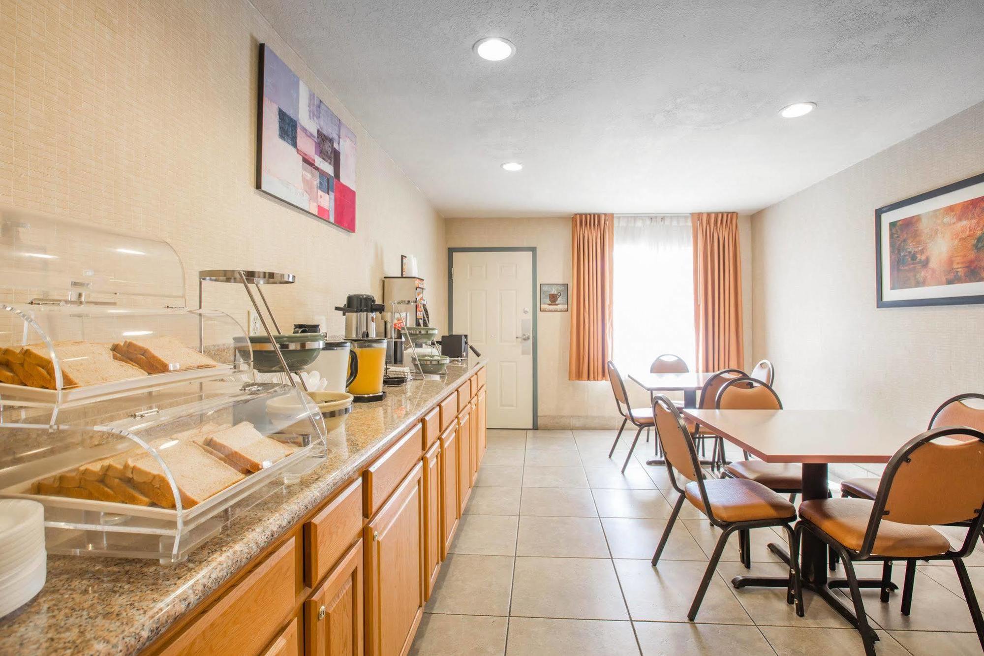 Econo Lodge Inn & Suites Lodi - Wine Country Area Exteriör bild