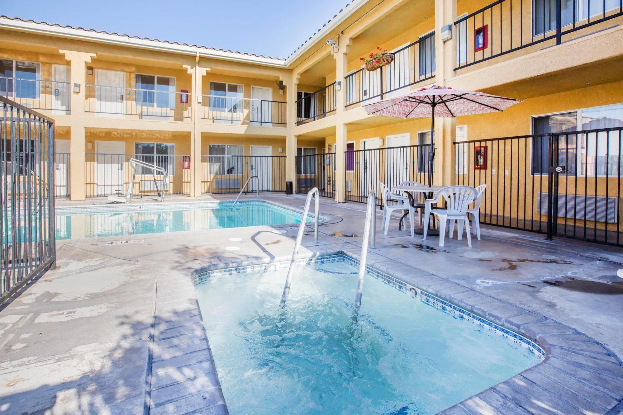 Econo Lodge Inn & Suites Lodi - Wine Country Area Exteriör bild