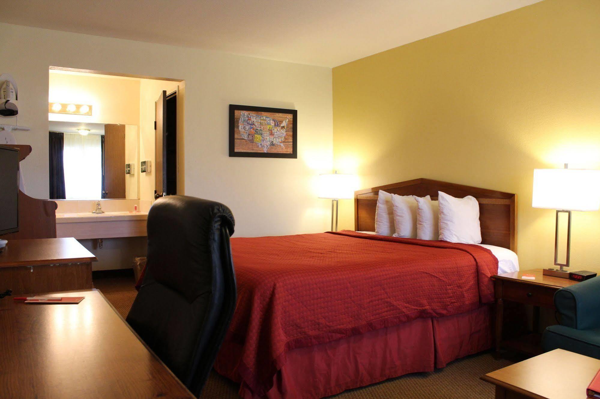 Econo Lodge Inn & Suites Lodi - Wine Country Area Exteriör bild