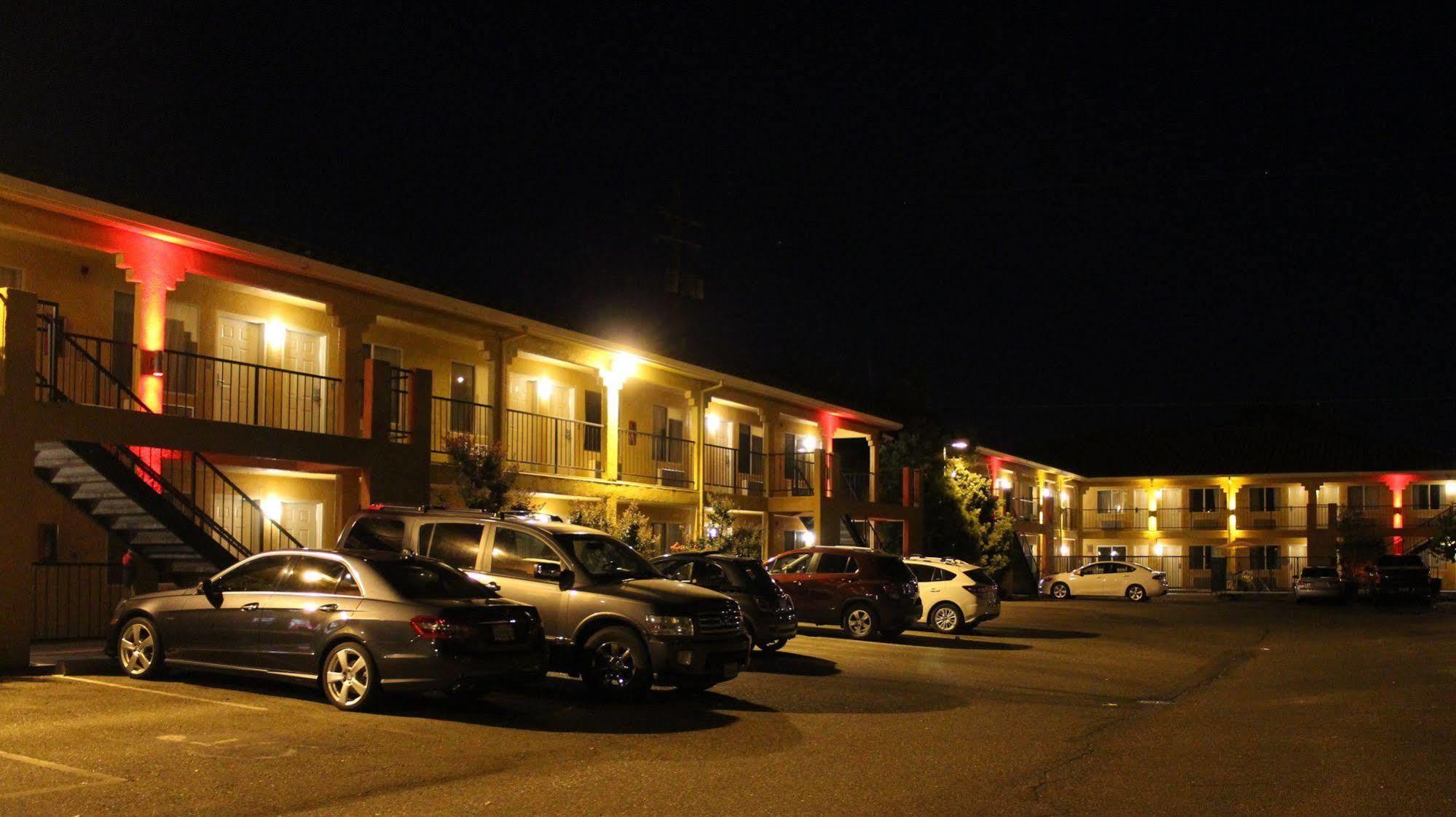 Econo Lodge Inn & Suites Lodi - Wine Country Area Exteriör bild