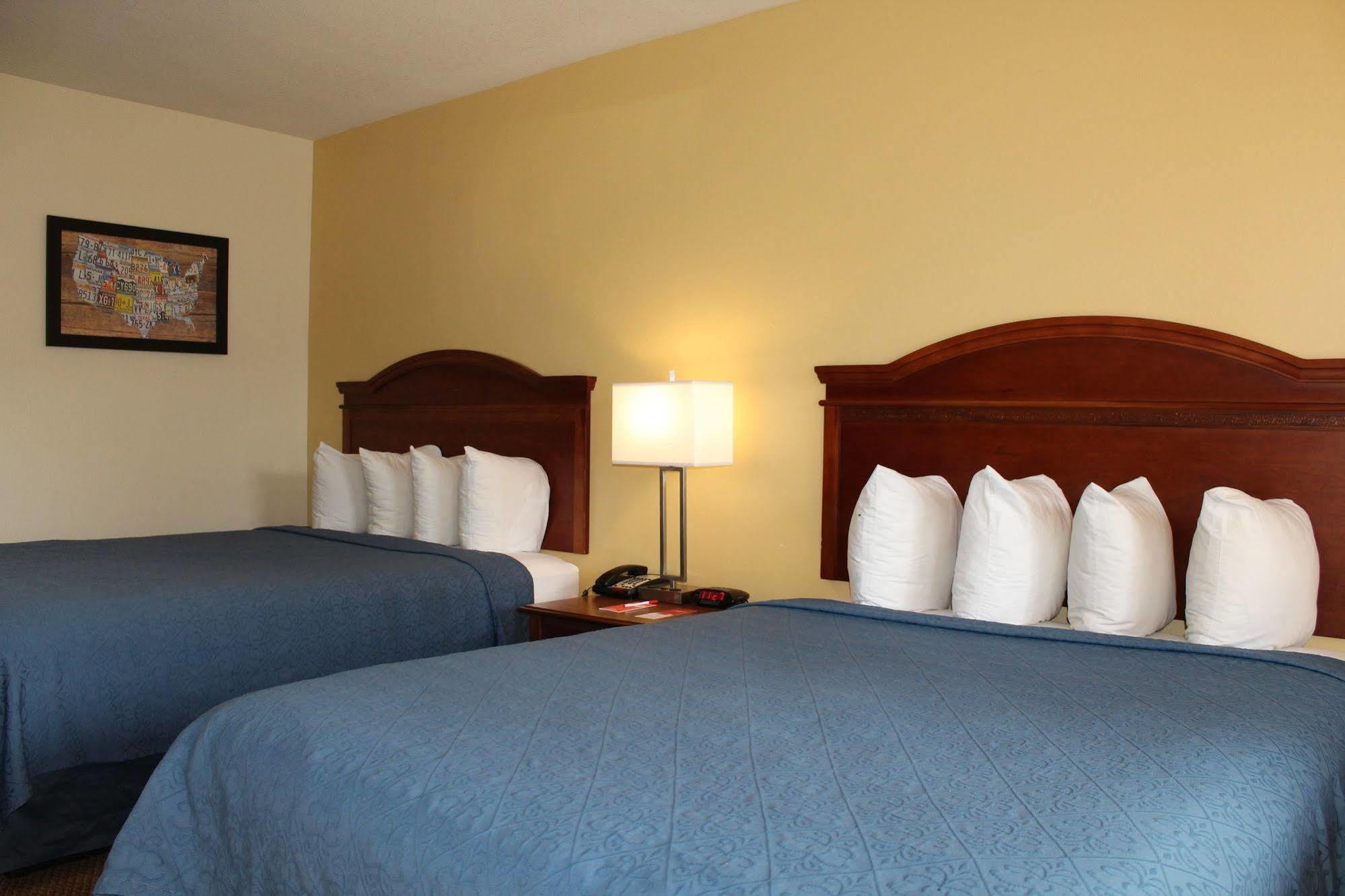 Econo Lodge Inn & Suites Lodi - Wine Country Area Exteriör bild