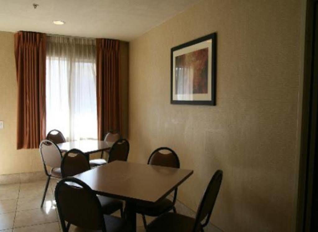 Econo Lodge Inn & Suites Lodi - Wine Country Area Exteriör bild