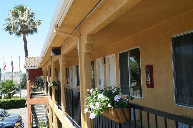 Econo Lodge Inn & Suites Lodi - Wine Country Area Exteriör bild
