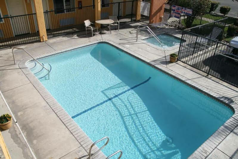 Econo Lodge Inn & Suites Lodi - Wine Country Area Exteriör bild